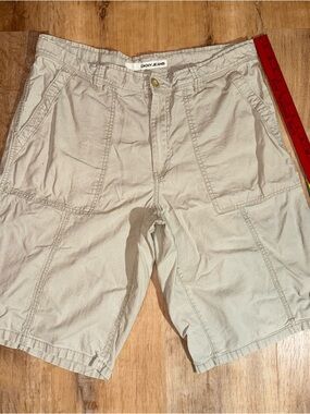 DKNY Men’s Classic Shorts Casual Cotton Beige Size 36 Slash Pockets Wide Legged